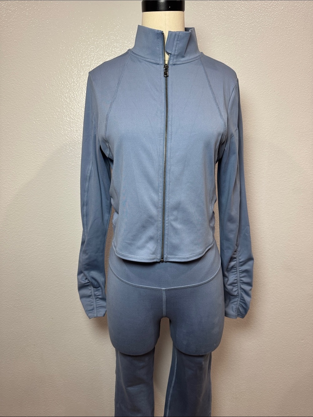 Gilly Hicks Recharge Active set jacket & leggings